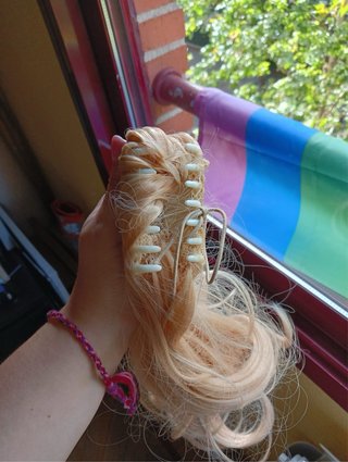 Peluca rubia con dos coletas