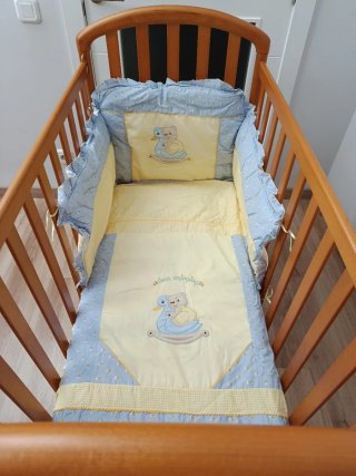 Cuna de bebé de madera maciza
