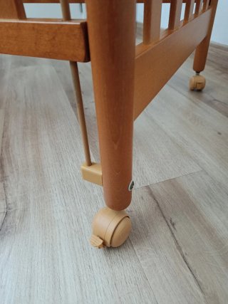 Cuna de bebé de madera maciza