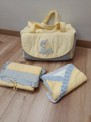 Cuna de bebé de madera maciza
