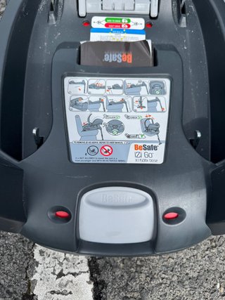 Huevo BeSafe iZi Go + Base Isofix