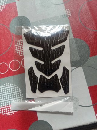 Protector depósito moto negro