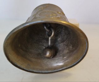 Campana antigua de bronce. Altura: 9,5 cm. Diámetr
