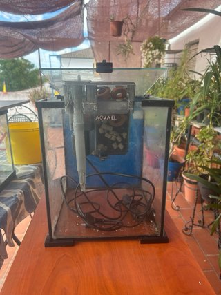 Acuario aquael de 20 litros