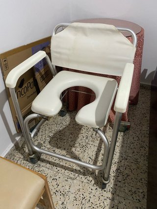 Silla de ducha con ruedas Precio negociable