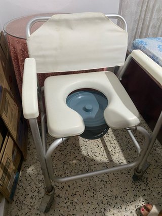 Silla de ducha con ruedas Precio negociable