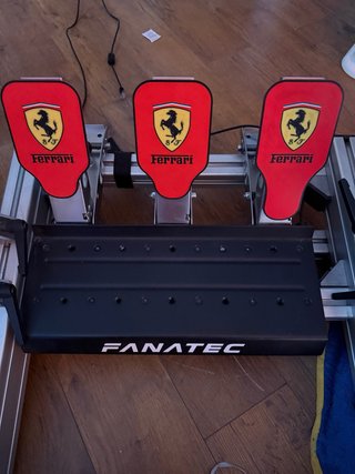 Pedales Fanatec CLS Ferrari con muelles de carga