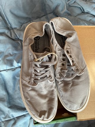Zapatos Natural World Grises