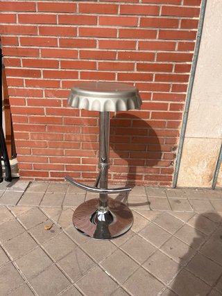 Taburete alto ajustable plateado