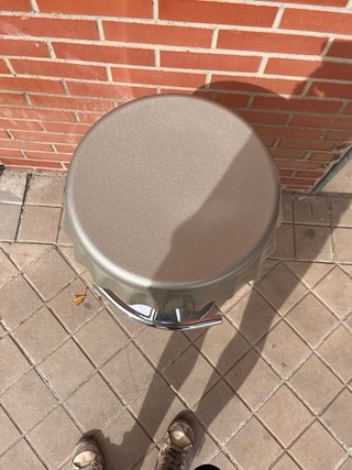 Taburete alto ajustable plateado