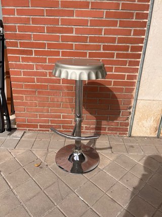 Taburete alto ajustable plateado