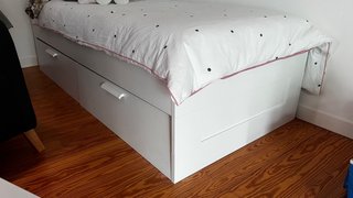 Estructura de cama con cajones y colchón