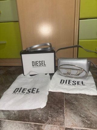 Bolso Diesel Plateado con Caja y Envoltorios