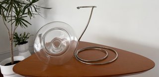 Lote:Decantador vino de diseño cristal  y libro