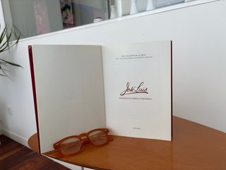 Lote:Decantador vino de diseño cristal  y libro