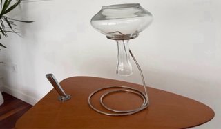 Lote:Decantador vino de diseño cristal  y libro