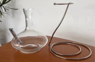 Lote:Decantador vino de diseño cristal  y libro
