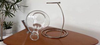 Lote:Decantador vino de diseño cristal  y libro