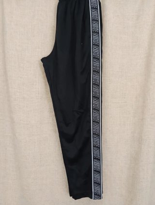 Pantalón Nike Negro con Logo
