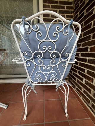 Mesa de mármol y base de acero forjado