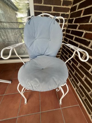 Mesa de mármol y base de acero forjado