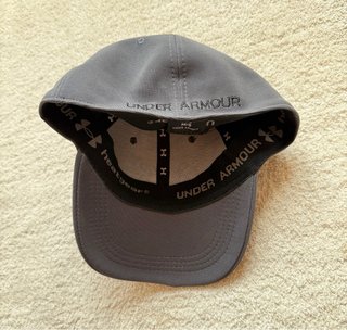 Gorra Under Armour Gris Logo Negro