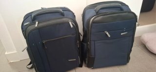 Mochila azul y negra