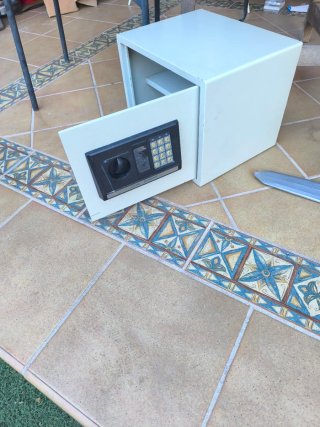 Caja Fuerte Metálica con Teclado Digital