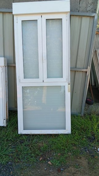 Ventana aluminio blanco oscilobatiente