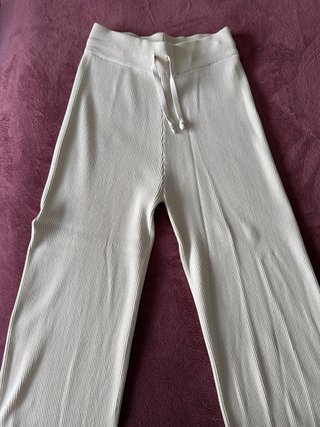 Pantalón beige tiro alto