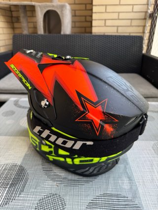 Casco Moto Scorpion Negro y Amarillo