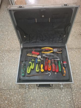 Caja de herramientas metálica