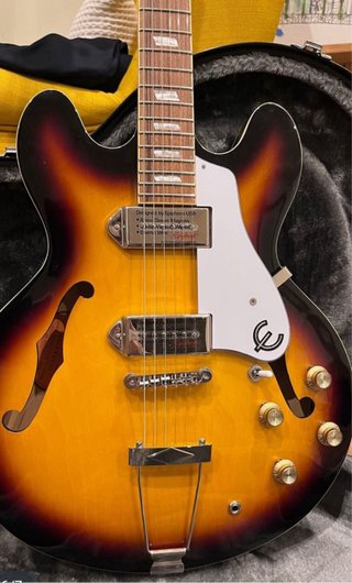 Guitarra Epiphone Casino VS + Estuche