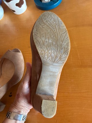 Décolleté Café Noir scamosciato beige open toe