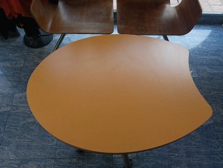 Mesa auxiliar redonda para sala de espera