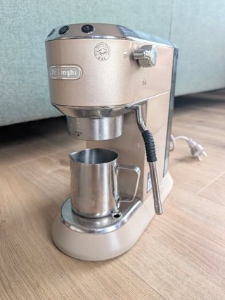 Cafetera DeLonghi Dedica Arte (Edición Especial)