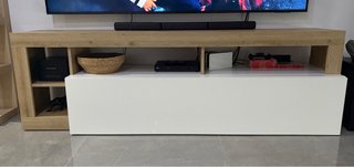 Mueble TV madera y blanco