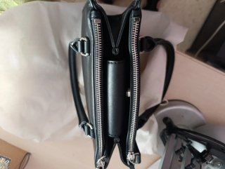 Bolso Guess Negro y Dorado