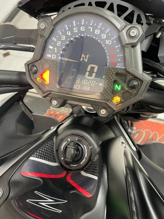 Kawasaki Z900 Negra Naked