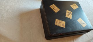 Caja china esmalte dibujos dorados