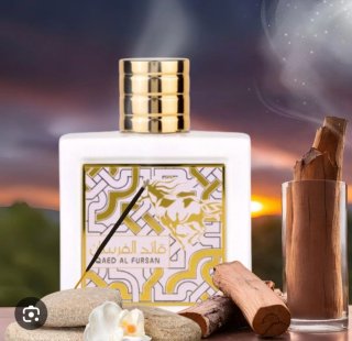 Perfume Qaed Al Fursan Dorado y Blanco
