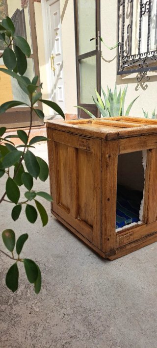 Caseta para perro o gato de madera