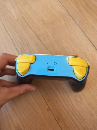 Controller Nintendo Switch Pikachu