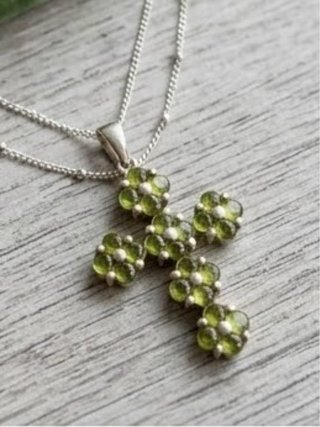 Colgante Cruz Plata con Gemas Verdes