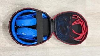 Auriculares Beats Mixr Azules con Estuche.