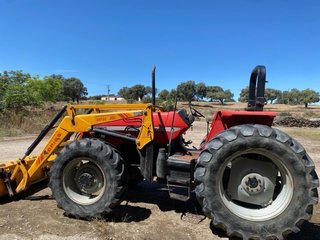 Tractor Massey Ferguson con pala