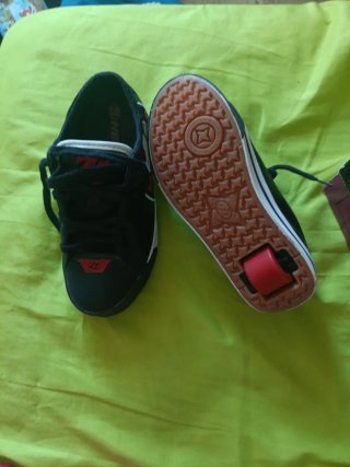 Zapatillas con ruedas NUEVAS! TALLA33