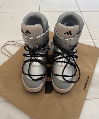Botas Adidas x Moon Boot plateadas