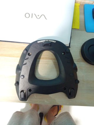 Maletero Givi con la Placa y con su llave