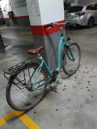 Bicicleta de paseo azul